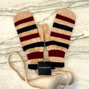 NWT Burberry lambs wool mittens